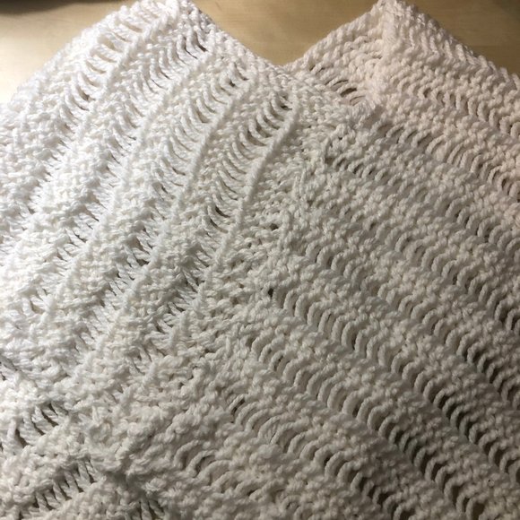 Handmade poncho - Picture 3 of 4